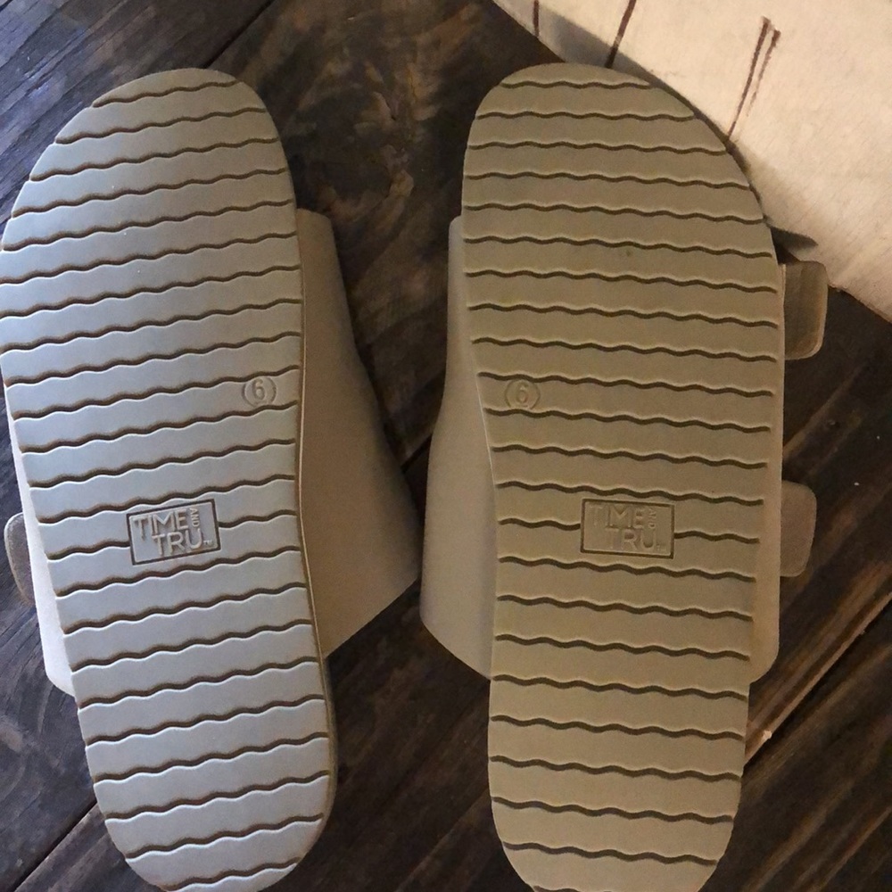 Time and Tru slip on sandal buckle cream brown taupe like new lot of 3 sโฆ - Picture 7 of 16